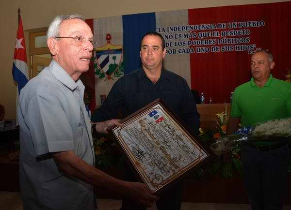 Conceden condición de Hijo Ilustre de Cienfuegos a Eusebio Leal Conceden condición de Hijo Ilustre de Cienfuegos a Eusebio Leal